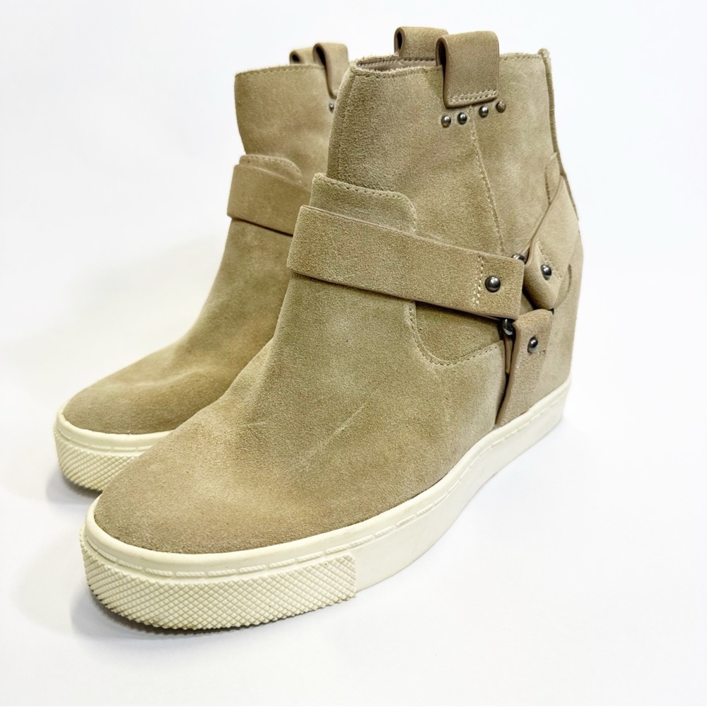 Gianni Bini Beige Suede Ankle Boots size 6